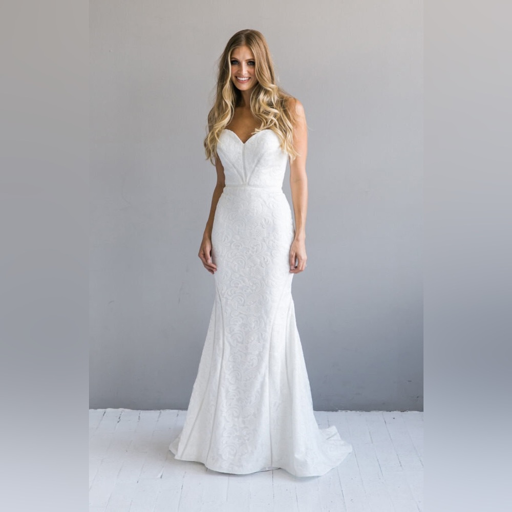 New_Unaltered - Desiree Hartsock Luna Wedding Gown (sample)